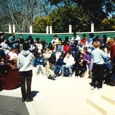 Unspecified Elementary School Field Trip 2001; 4" x 6" color photograph