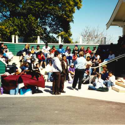 Unspecified Elementary School Field Trip 2001; 4" x 6" color photograph
