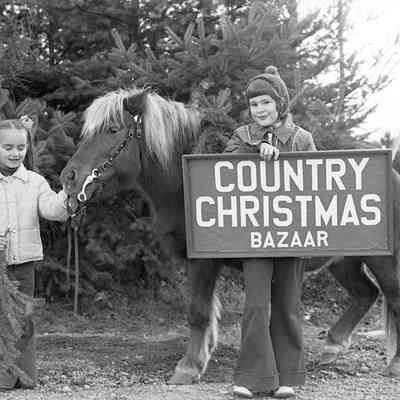 Unidentified children, December 3, 1975: Frame 38