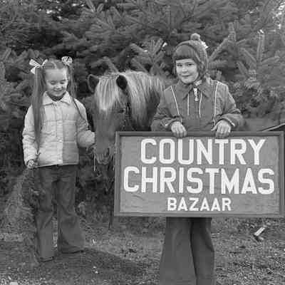 Unidentified children, December 3, 1975: Frame 32