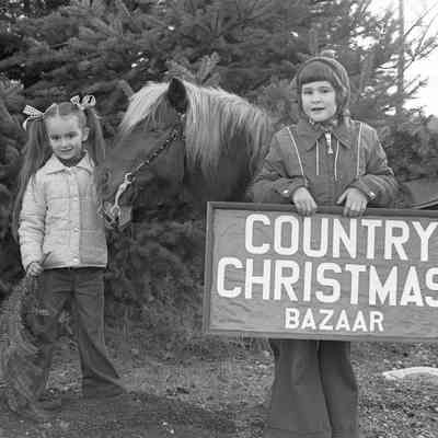 Unidentified children, December 3, 1975: Frame 33