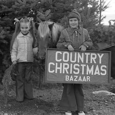 Unidentified children, December 3, 1975: Frame 34