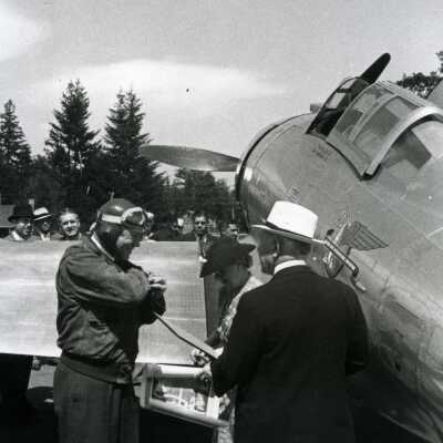 Belle Reeves and David Gammell with pilot Frank Fuller, Jr., Olympia Airport, 1939