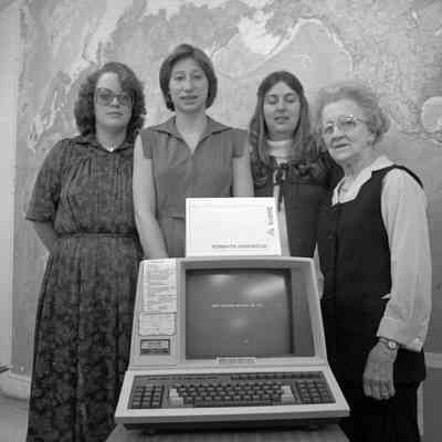 Unidentified women, Date unknown: Frame 28