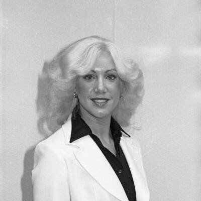 Unidentified woman, Date unknown: Frame 2a