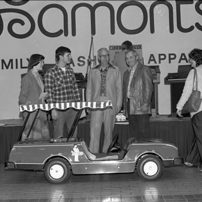 Prize drawing at Lamont's in the Capital Mall in Olympia, 1979: Frame 23