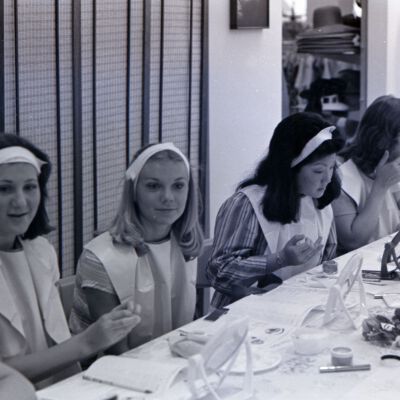 Beauty salon, 1976: Frame 39