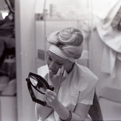 Beauty salon, 1976: Frame 31