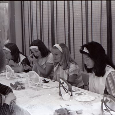 Beauty salon, 1976: Frame 34