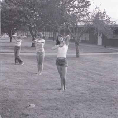Tumwater Cheerleaders, 1975