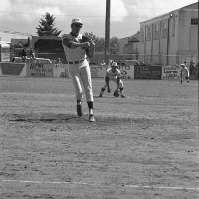 Ed Feigner's "King and his Court" v. Log Cabin Tavern baseball game, June 1973: Frame 19b