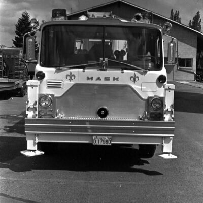 Mack truck, Date unknown: Frame 33a