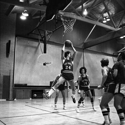 Basketball, 1977