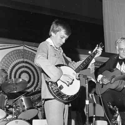 Johnny Lewis and Unidentified musicians, MAD Festival, Marcus Pavilion, St. Martin's University, 1976: Frame 44e
