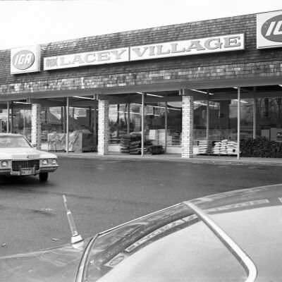 Lacey Village IGA, Date unknown: Frame 41