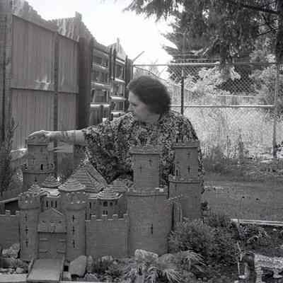 Lorenna Tindel, Date unknown: Frame 22