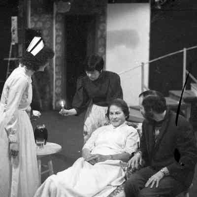 Unidentified actors, Olympia Little Theatre, Date unknown: Frame 40d