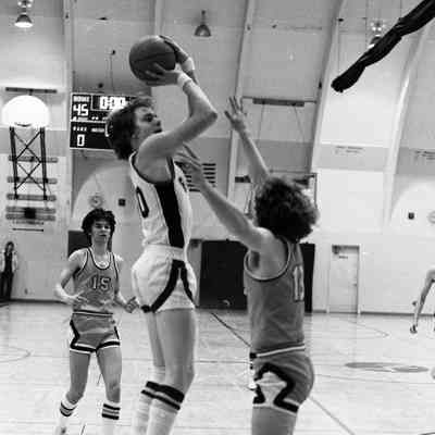 Basketball, 1977