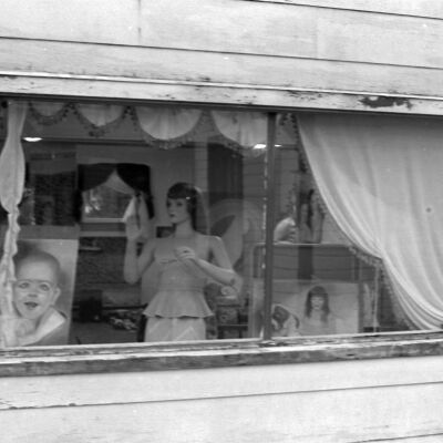 General scenes, Date unknown: Frame 3