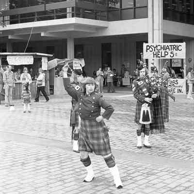 Unidentified people, TESC Super Saturday, Red Square, The Evergreen State College, Olympia, Washington, Date unknown: Frame 33