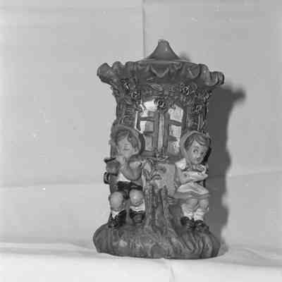 Candle, Candle Shop, Capital Mall, Date unknown: Frame 6