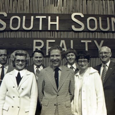 Unidentified people, Date unknown: Frame 32d