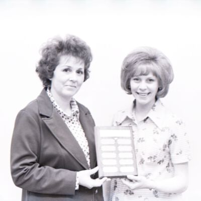 Unidentified women, Date unknown: Frame 32k