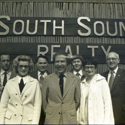 Unidentified people, Date unknown: Frame 33d