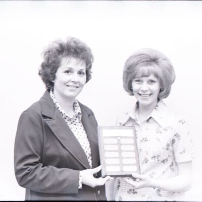 Unidentified women, Date unknown: Frame 33k