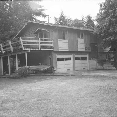 Real Estate, 1979: Frame 1