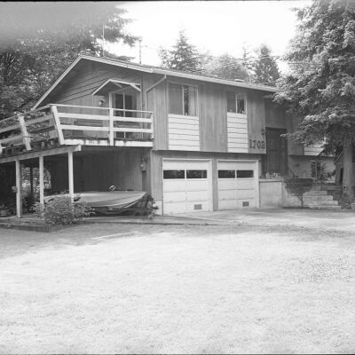 Real Estate, 1979: Frame 2