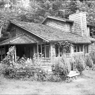 Real Estate, 1979: Frame 26