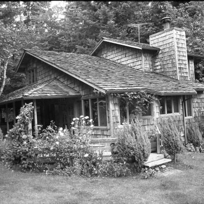 Real Estate, 1979: Frame 27
