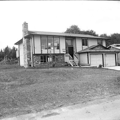 Real Estate, 1979: Frame 28