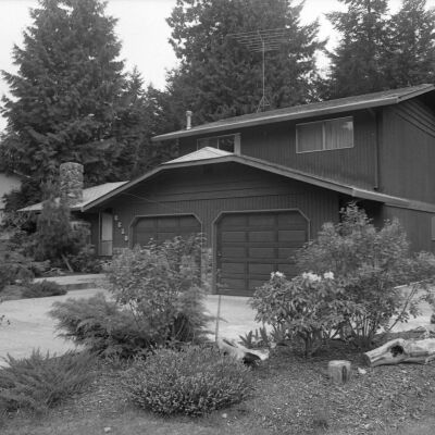 Real Estate, B&B PW, Date unknown: Frame 6