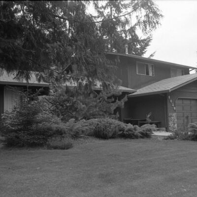 Real Estate, B&B PW, Date unknown: Frame  9