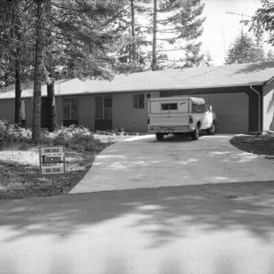 Real estate, Date unknown: Frame 39a