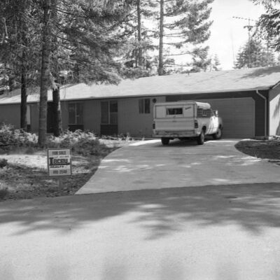 Real estate, Date unknown: Frame 40