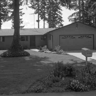 House 6735, Date unknown: Frame 42