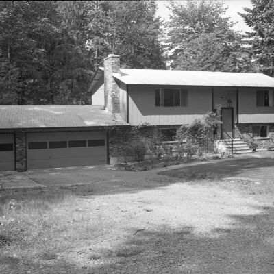 Real estate, Date unknown: Frame 1