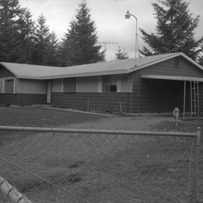 Real estate, Date unknown: Frame 17