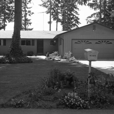 House 6735, Date unknown: Frame 32