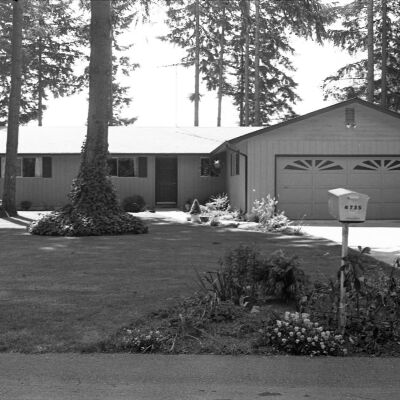 House 6735, Date unknown: Frame 33