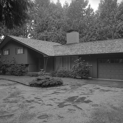 Real estate, Date unknown: Frame 35b