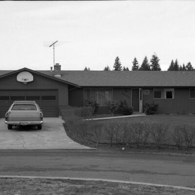 Real estate, Date unknown: Frame 35
