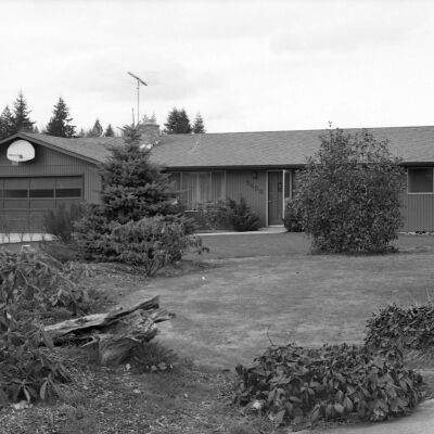 Real estate, Date unknown: Frame 38