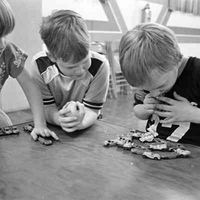 Unidentified children, 1979: Frame 33