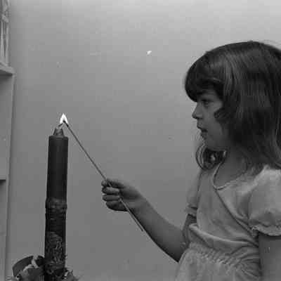 Unidentified girl, December 3, 1975: Frame 20