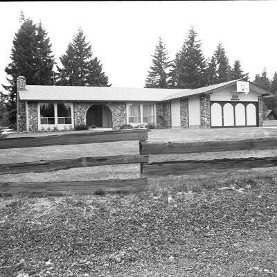 Real estate, Date unknown: Frame 20A