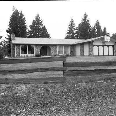 Real estate, Date unknown: Frame 21A